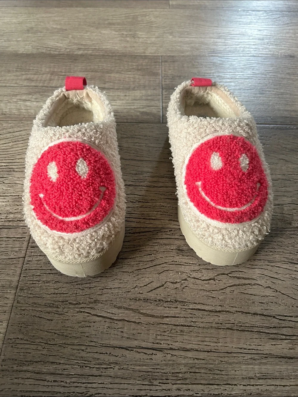 Mudd Kids Cream Sherpa Slip-Ons with Pink Smiley